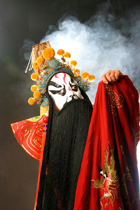 Опера «Месть принца Ци Дан» в исполнении шанхайской труппы на сюжет «Гамлета»  (композитор Чин Гуо-Ксиан)