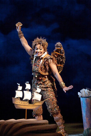 Сцена из спектакля «The Enchanted Island» в Метрополитен-опере. Ариэль (Д.де Низ).  Фото: Ken Howard/ Metropolitan Opera