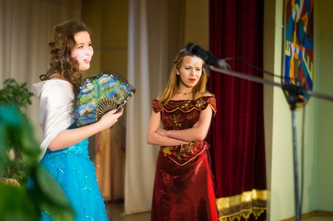 Агинская гимназия открыла Год литературы костюмированным шекспировским балом