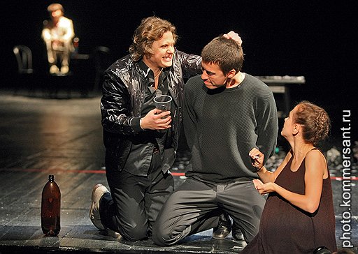 Театр имени Вахтангова показал первую премьеру нового сезона — редко ставящуюся у нас «Мера за меру» Шекспира в постановке Юрия Бутусова. 
